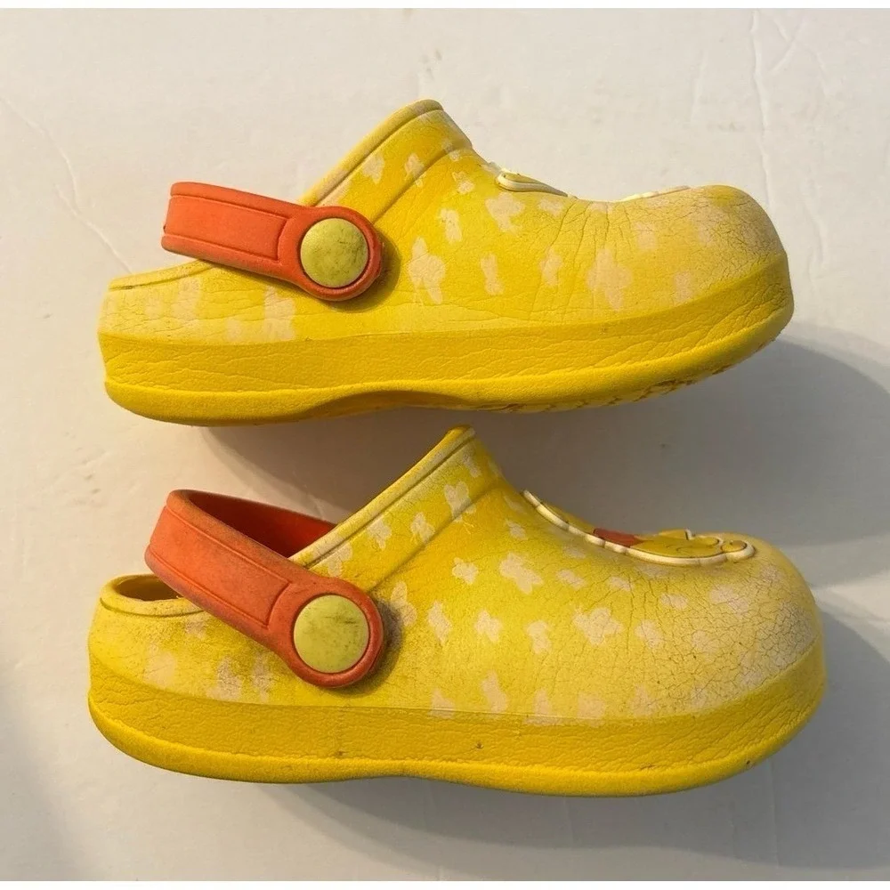 Winnie the Pooh Clog Style Shoes (Sz. 6)